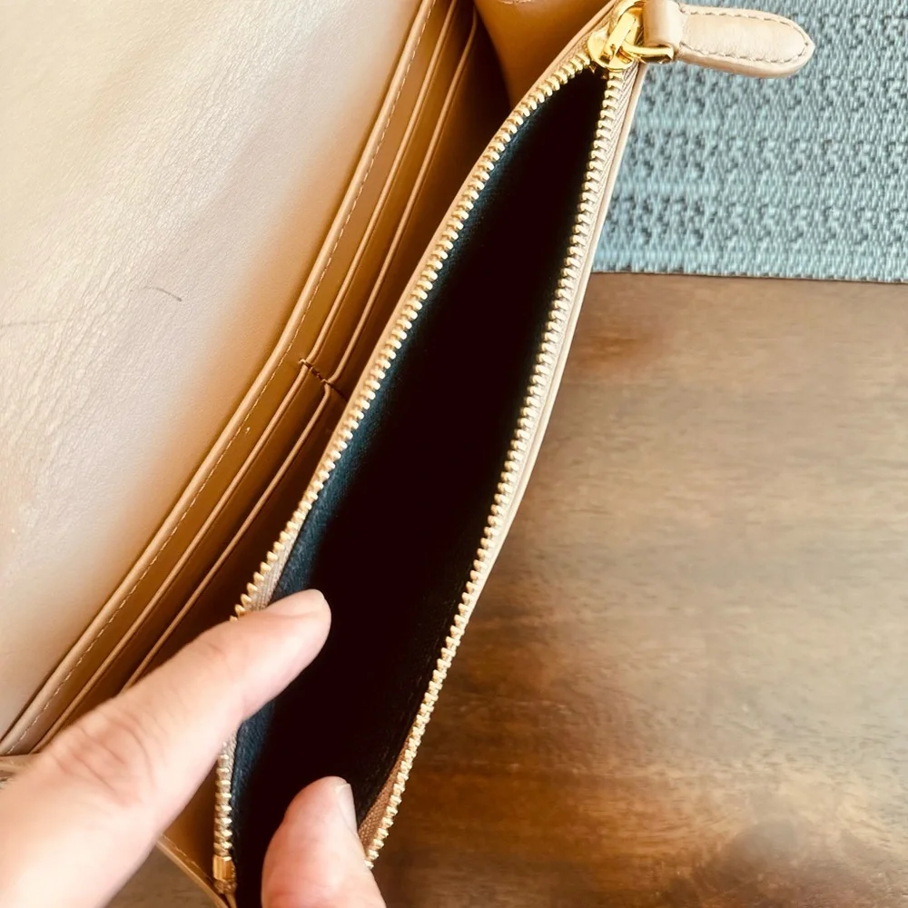 Burberry wallet 💯 authentic - Picture 4 of 9